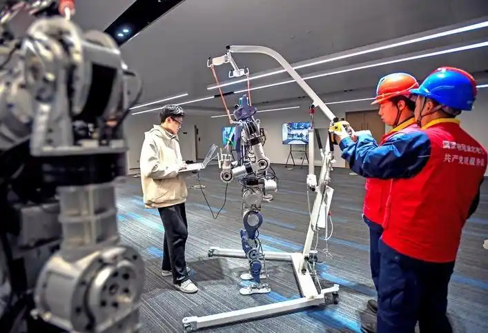 武汉人形机器人向真人“进化”(图1)